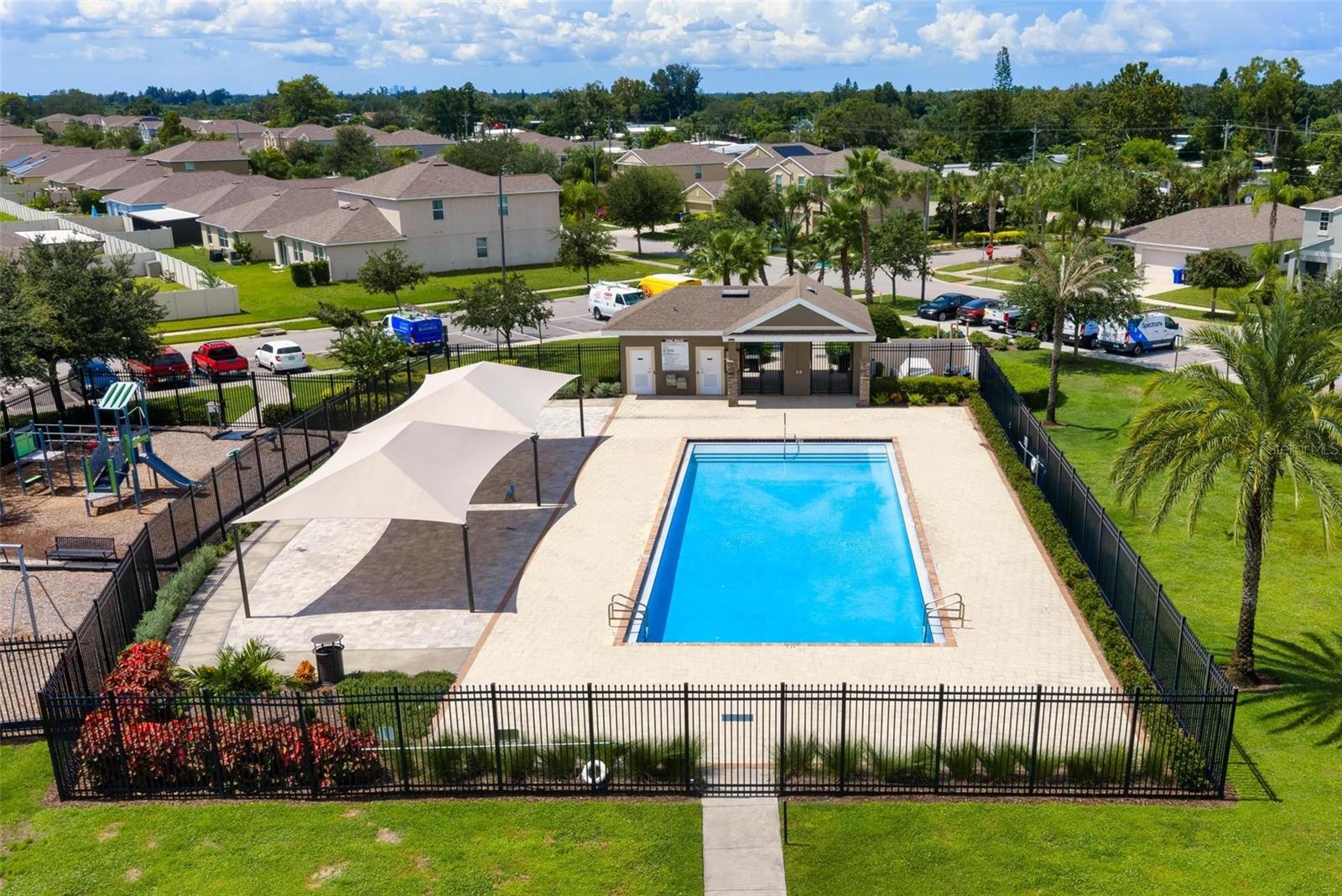 304 CASCADE BEND DR — photo 36