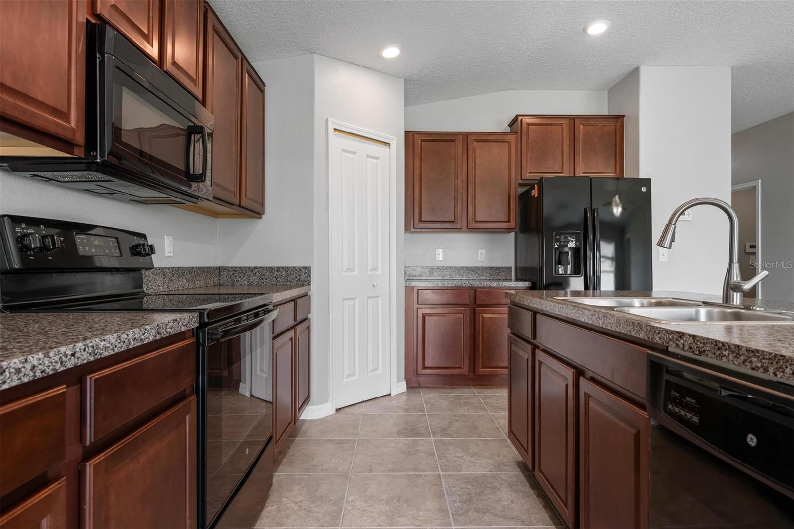 304 CASCADE BEND DR — photo 10