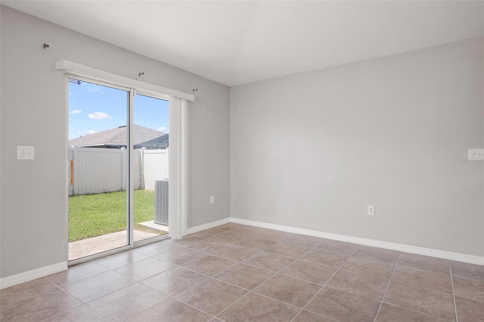 304 CASCADE BEND DR — photo 12