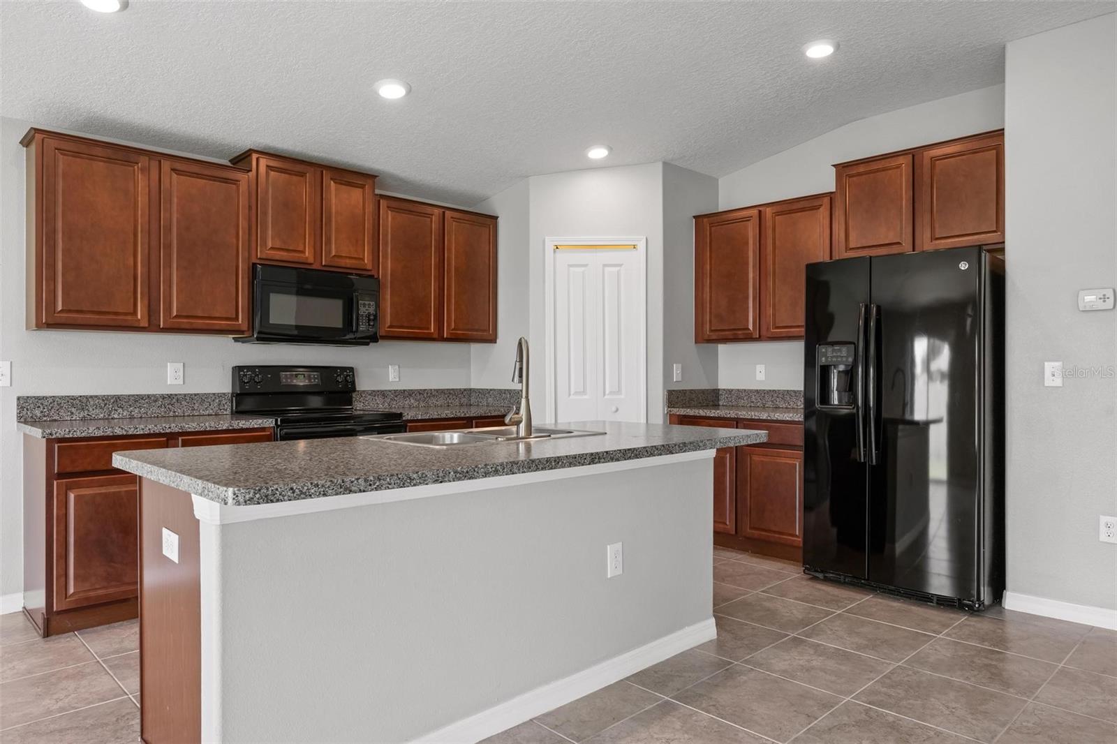 304 CASCADE BEND DR — photo 9