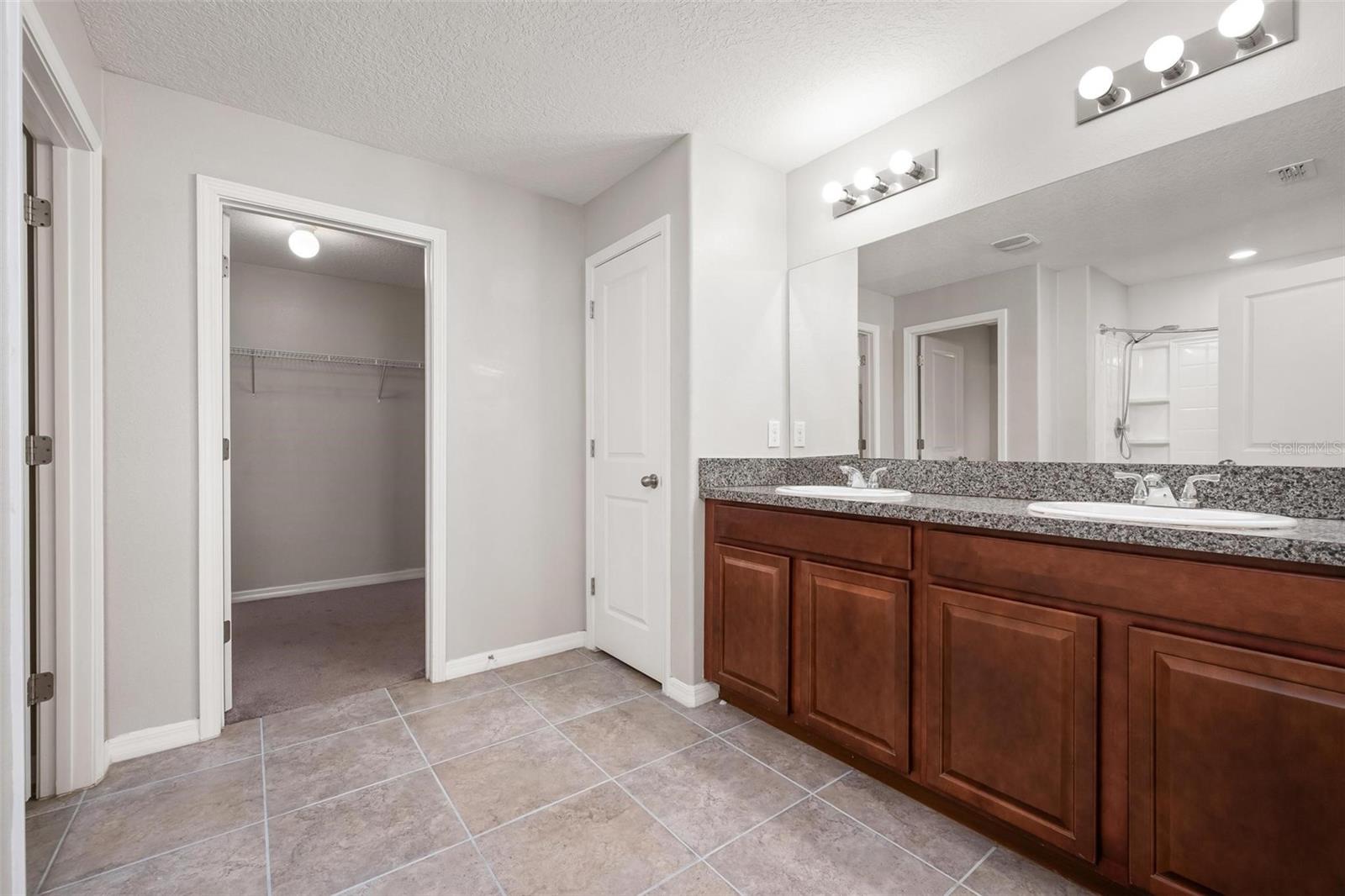 304 CASCADE BEND DR — photo 17