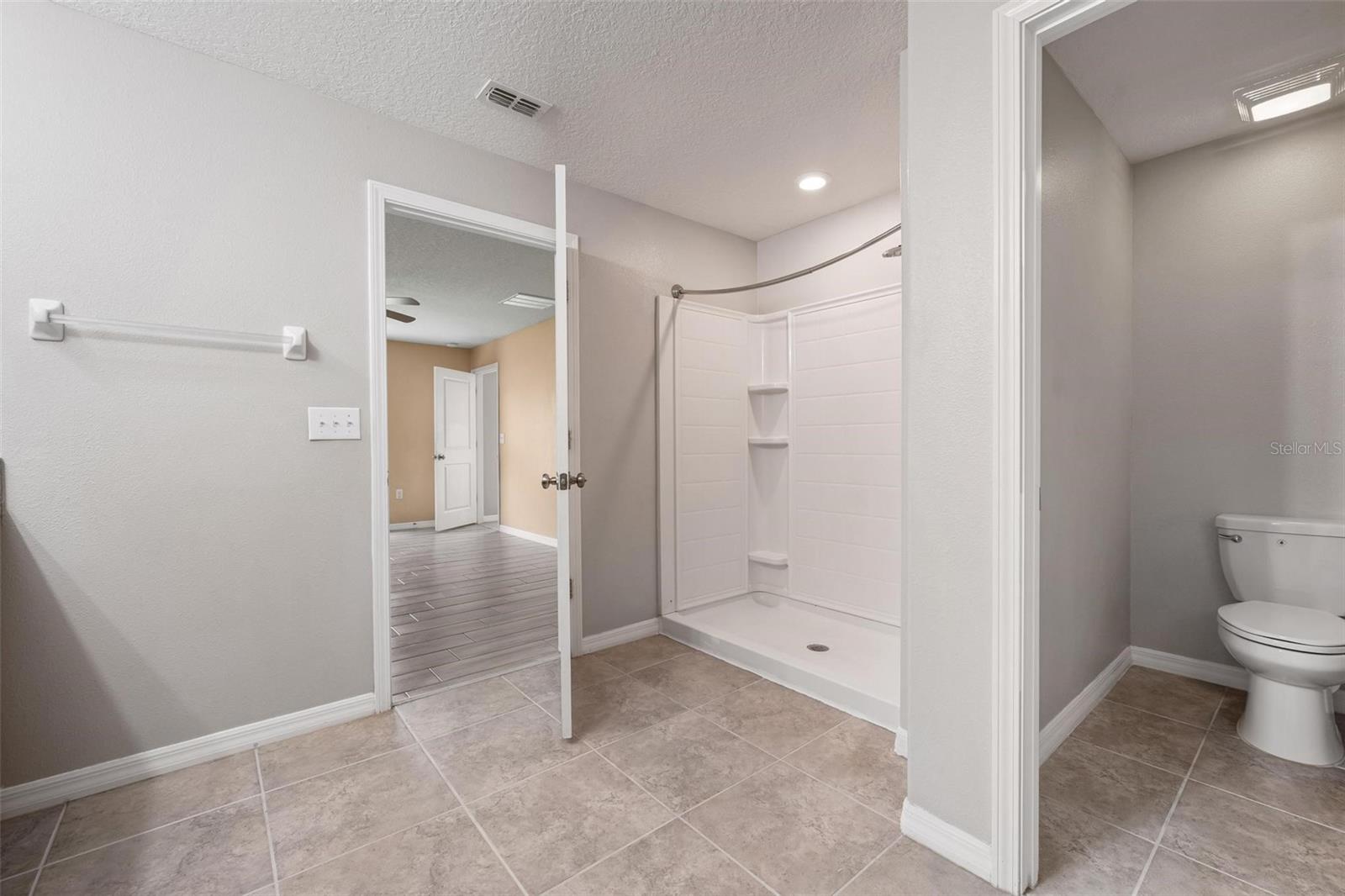 304 CASCADE BEND DR — photo 18