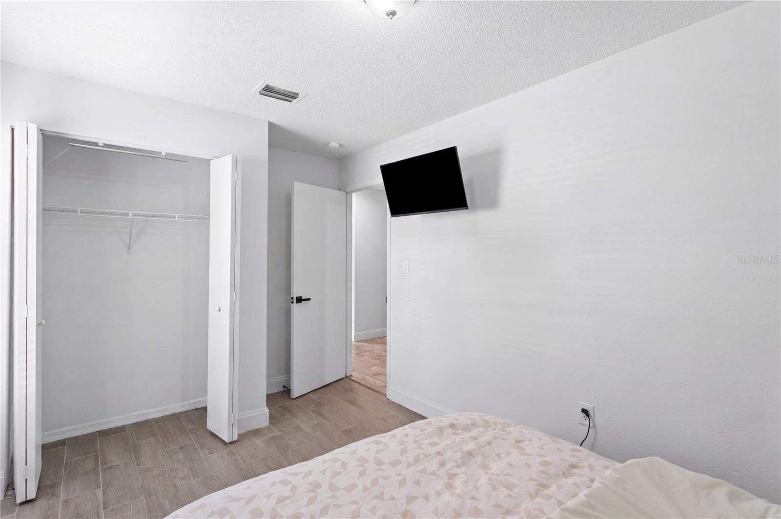 8520 N BRANCH AVE — photo 16