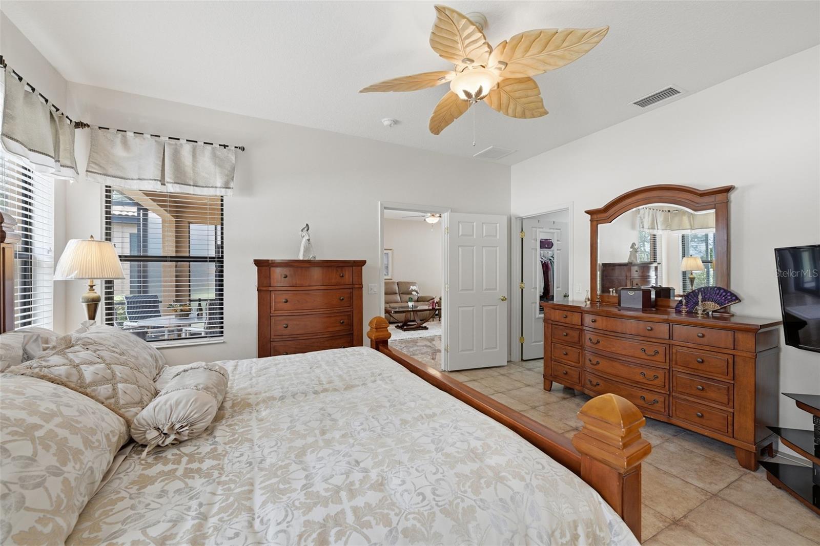 229 SILVER FALLS DR — photo 34