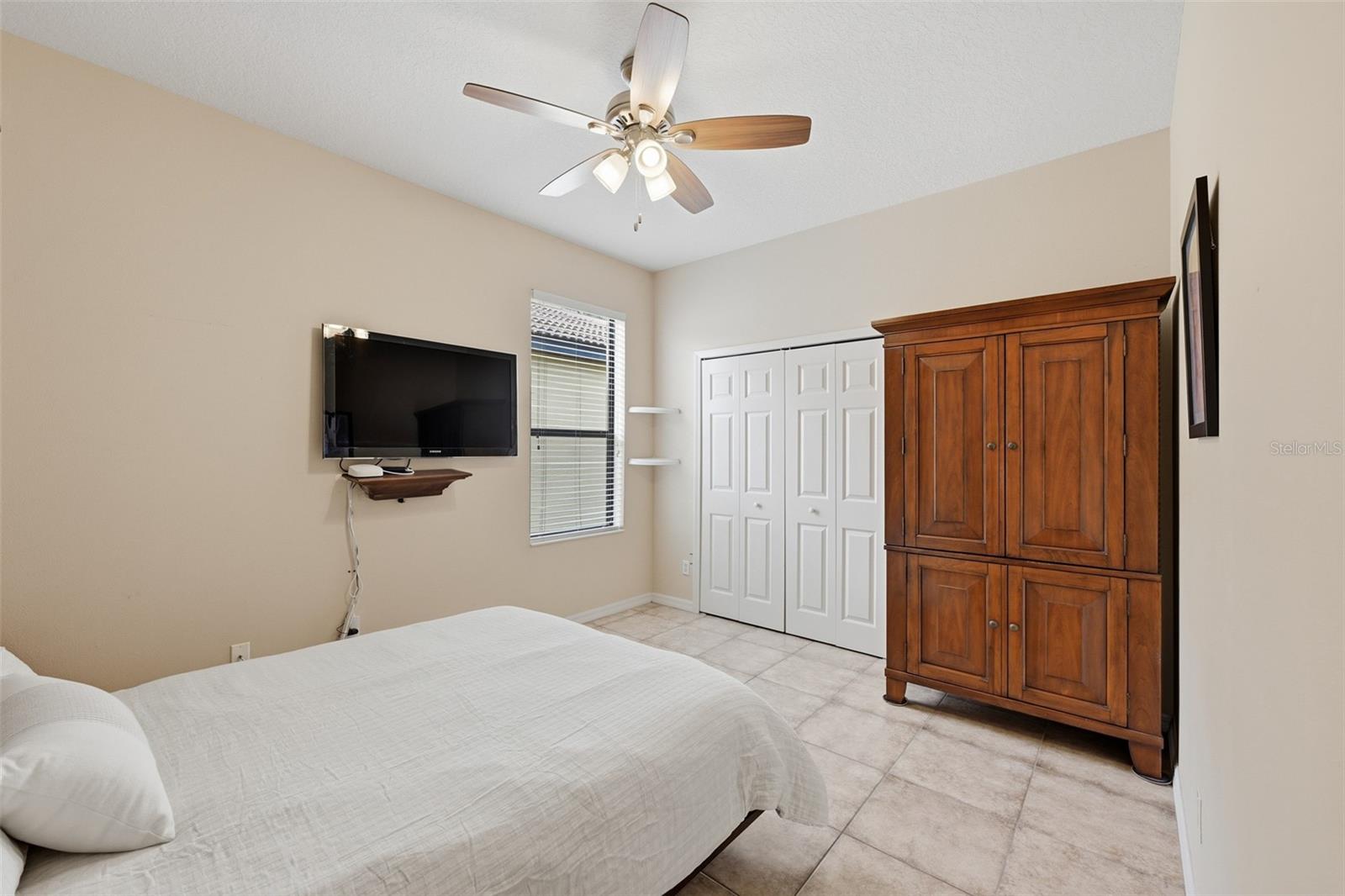229 SILVER FALLS DR — photo 38