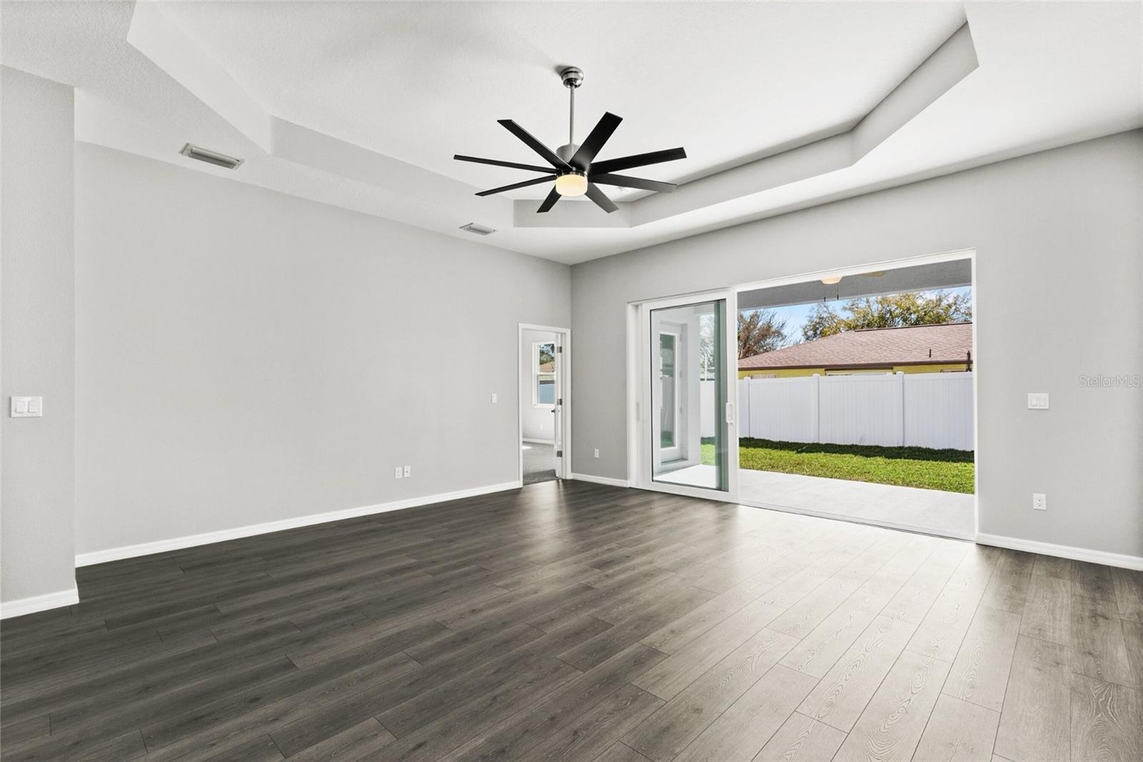 1121A ORANGE AVE — photo 3