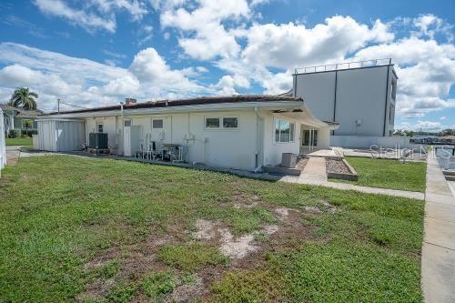 6505 DEBBIE LN S — photo 56