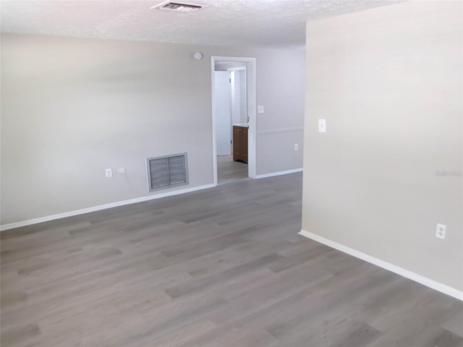 1421 NORMANDY BLVD — photo 2