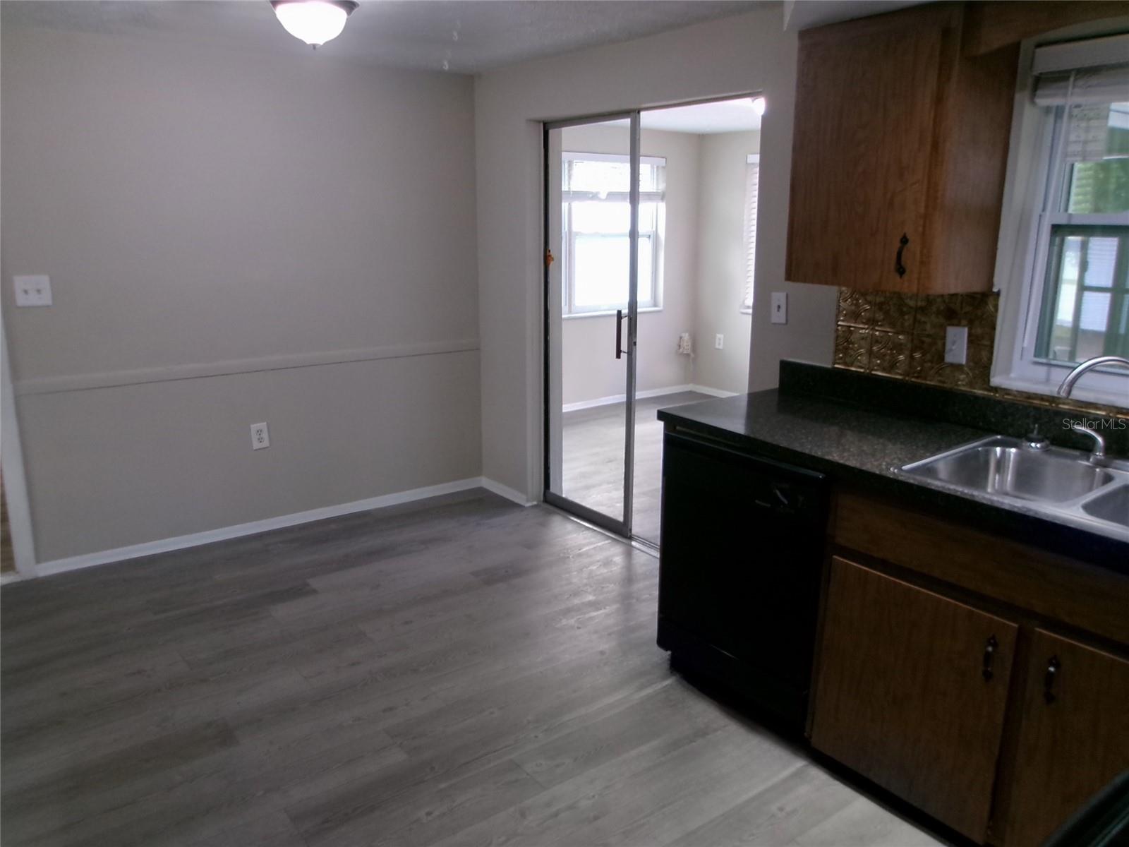 1421 NORMANDY BLVD — photo 12