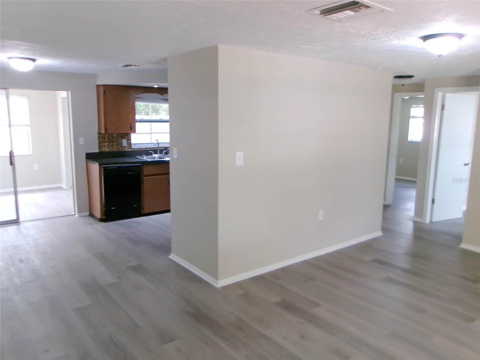 1421 NORMANDY BLVD — photo 3