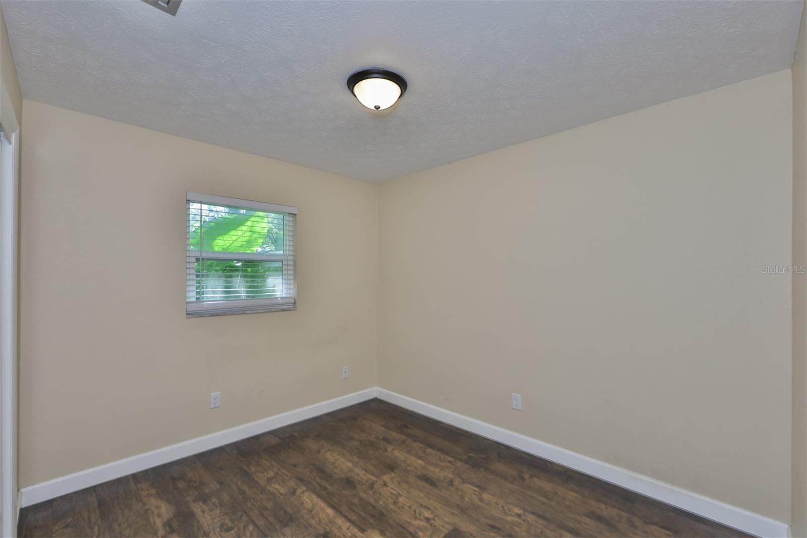 105 N KINGSWAY RD — photo 20