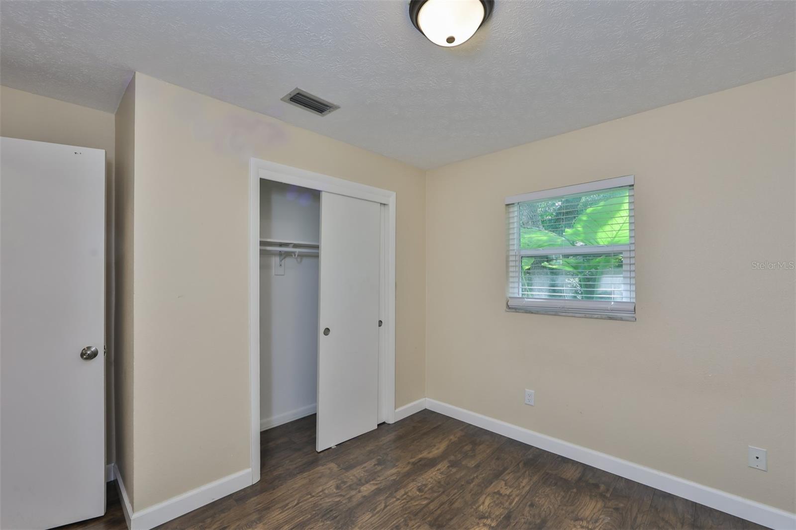105 N KINGSWAY RD — photo 21