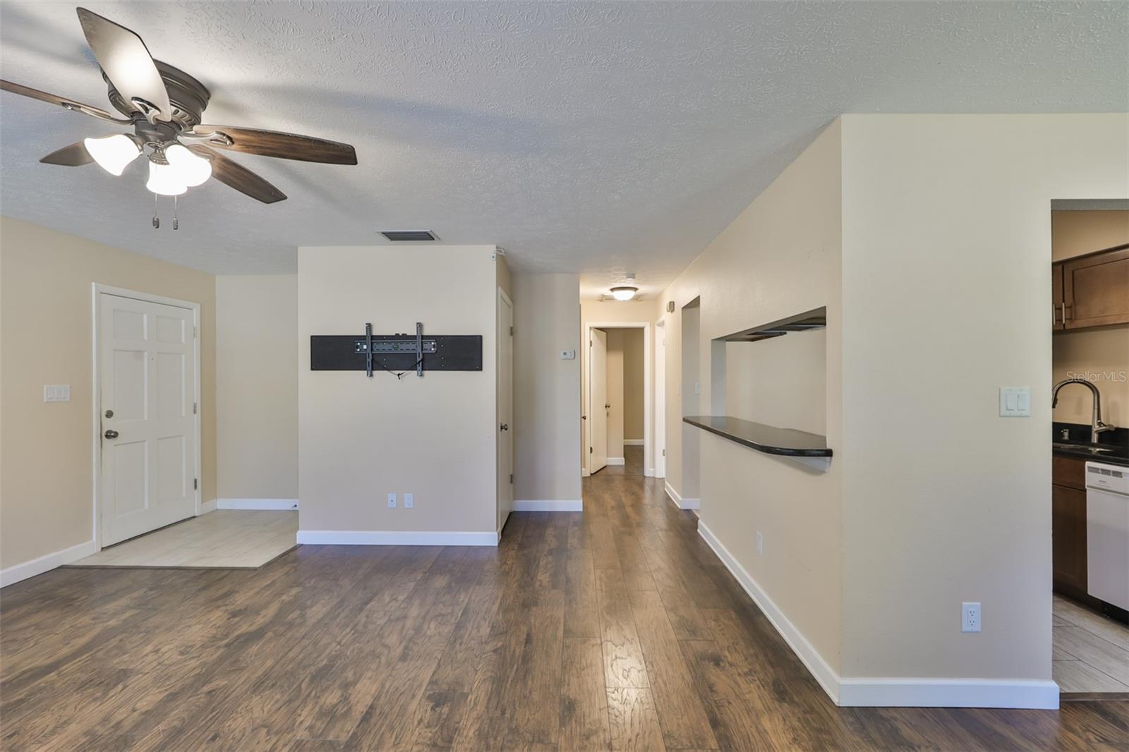 105 N KINGSWAY RD — photo 10