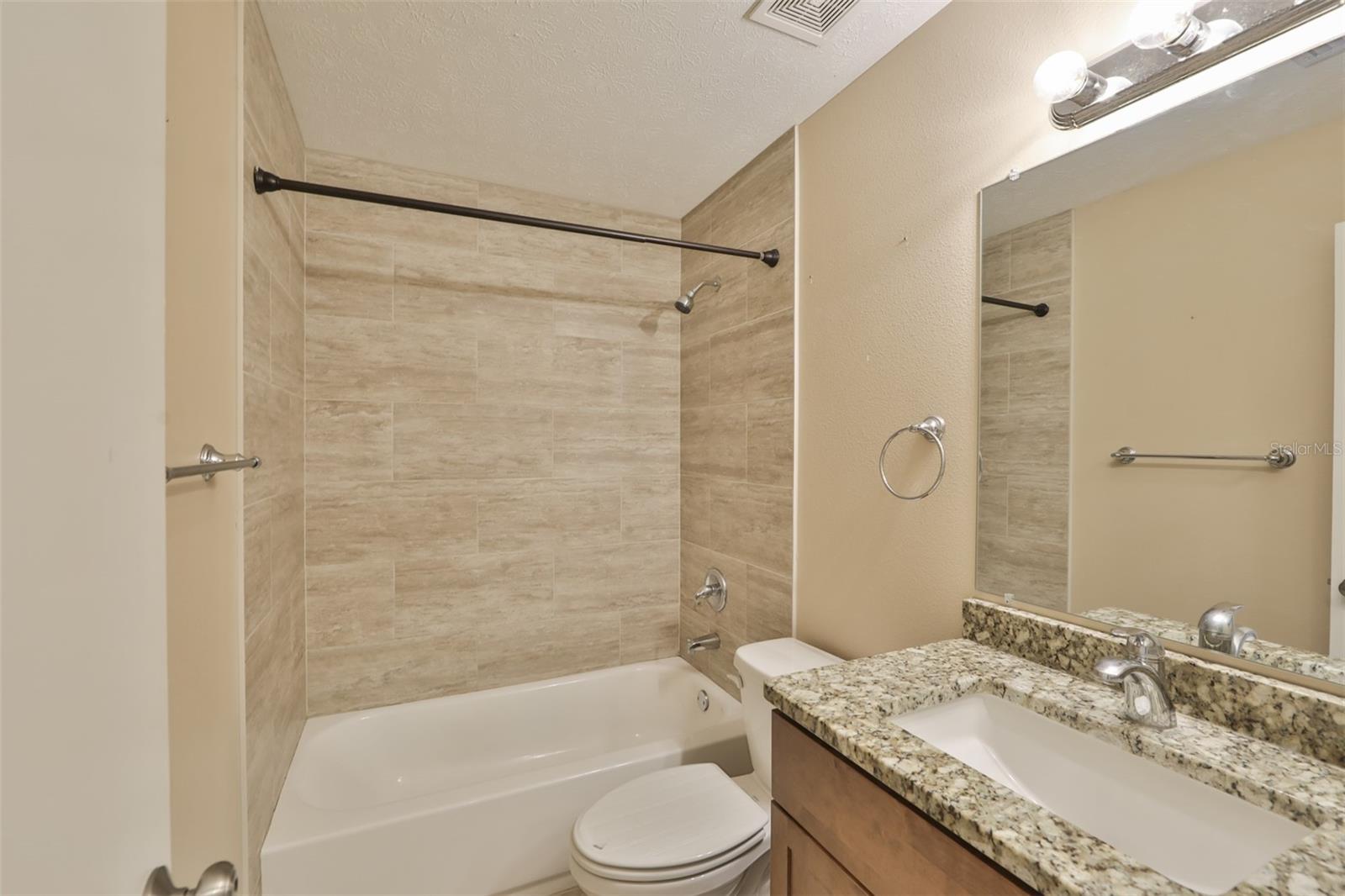 105 N KINGSWAY RD — photo 18