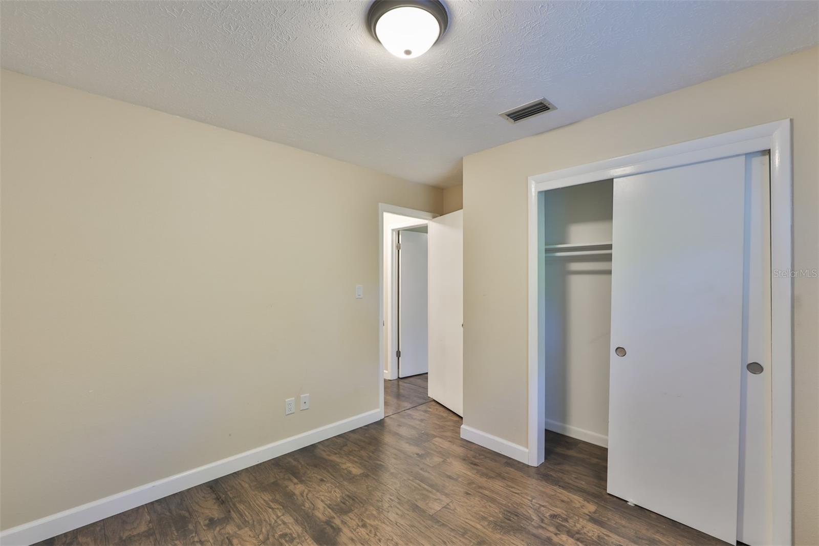 105 N KINGSWAY RD — photo 22