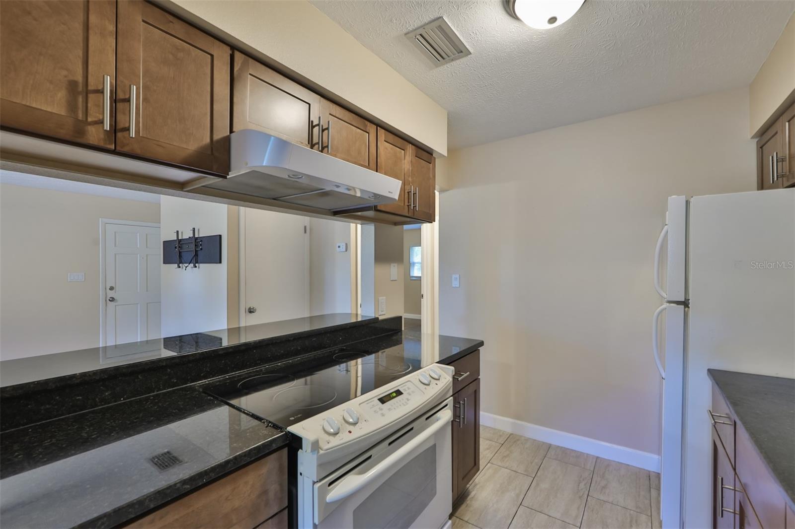 105 N KINGSWAY RD — photo 13