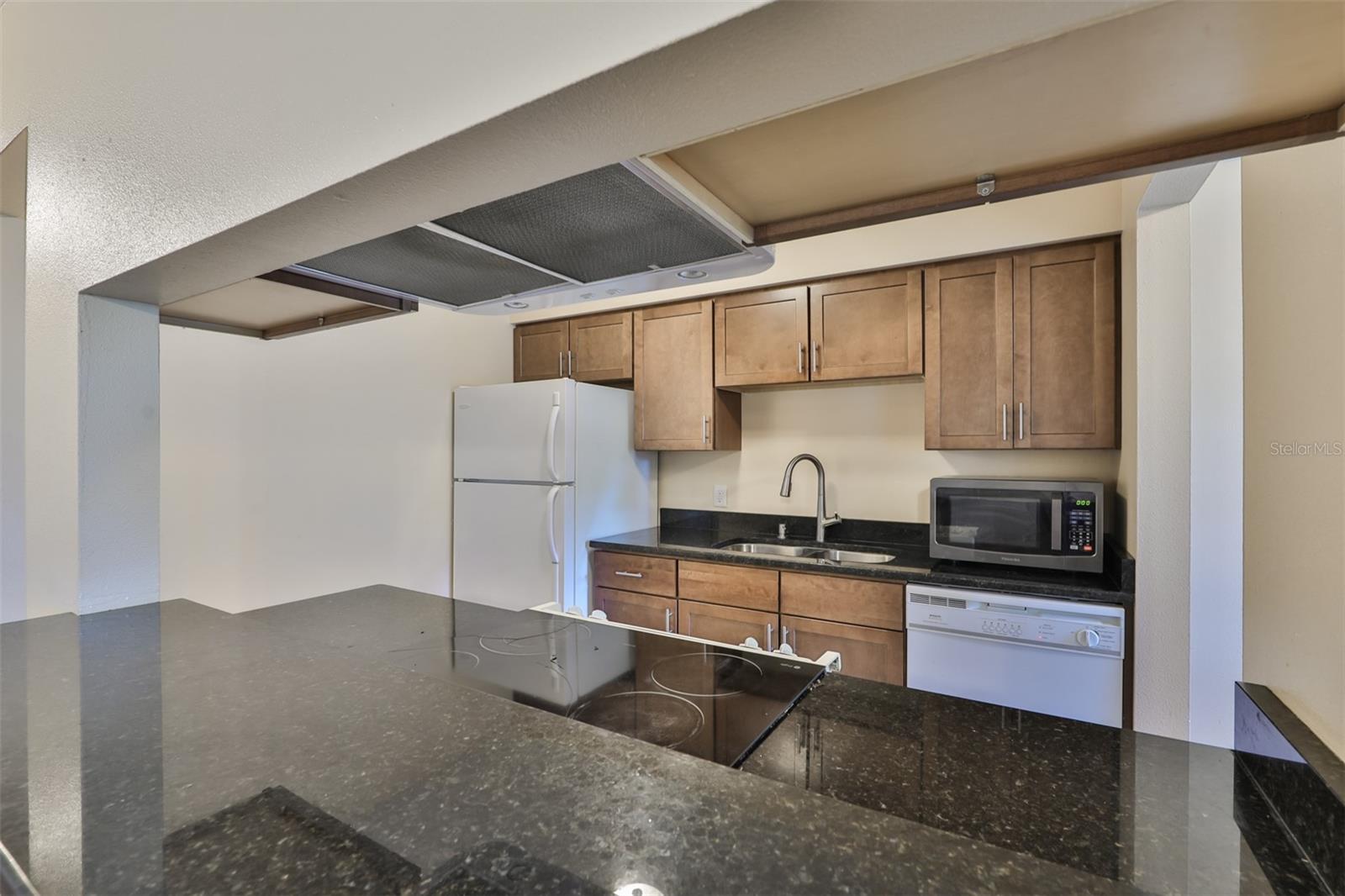 105 N KINGSWAY RD — photo 14