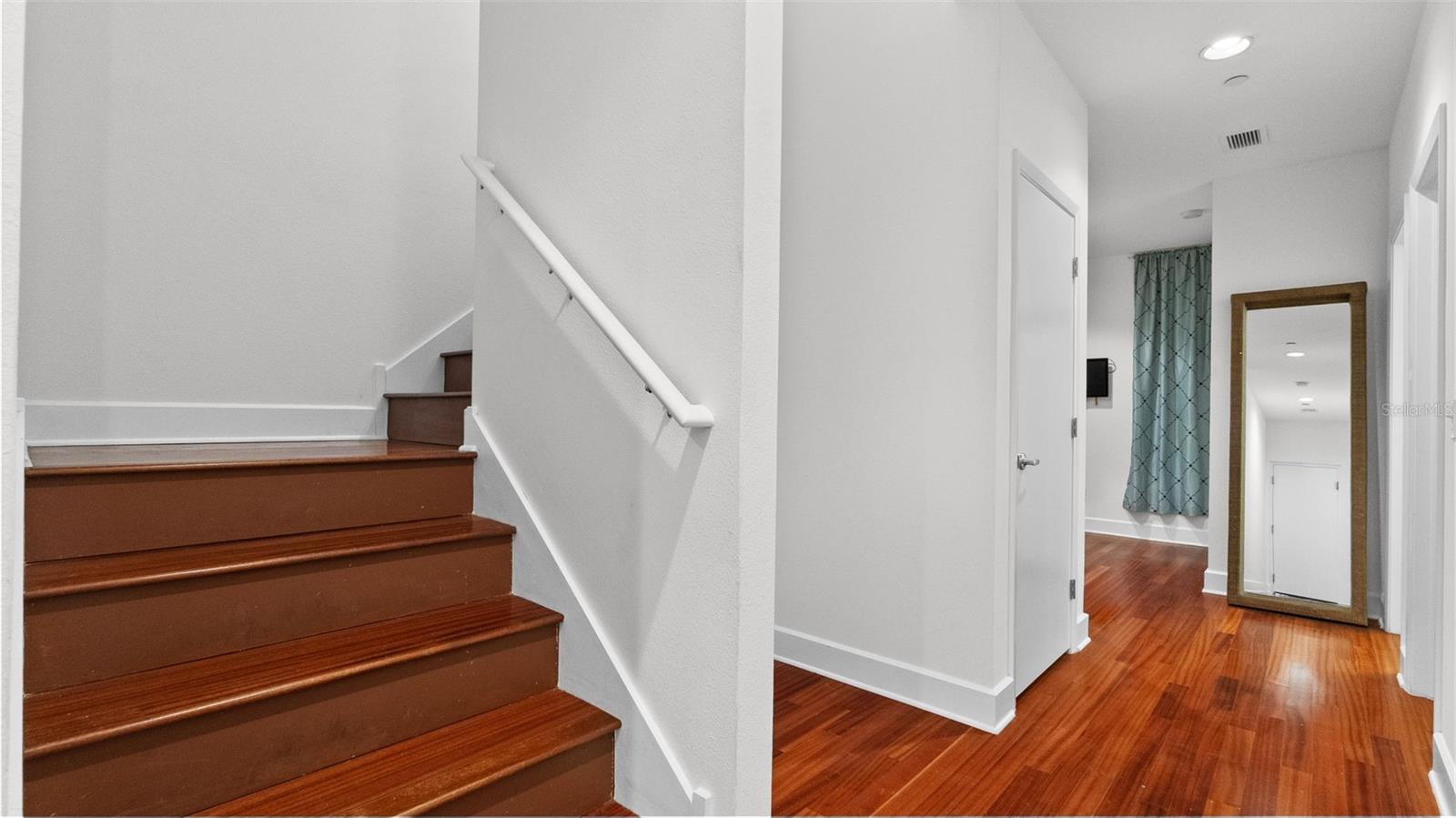 212 S MOODY AVE #2 — photo 41