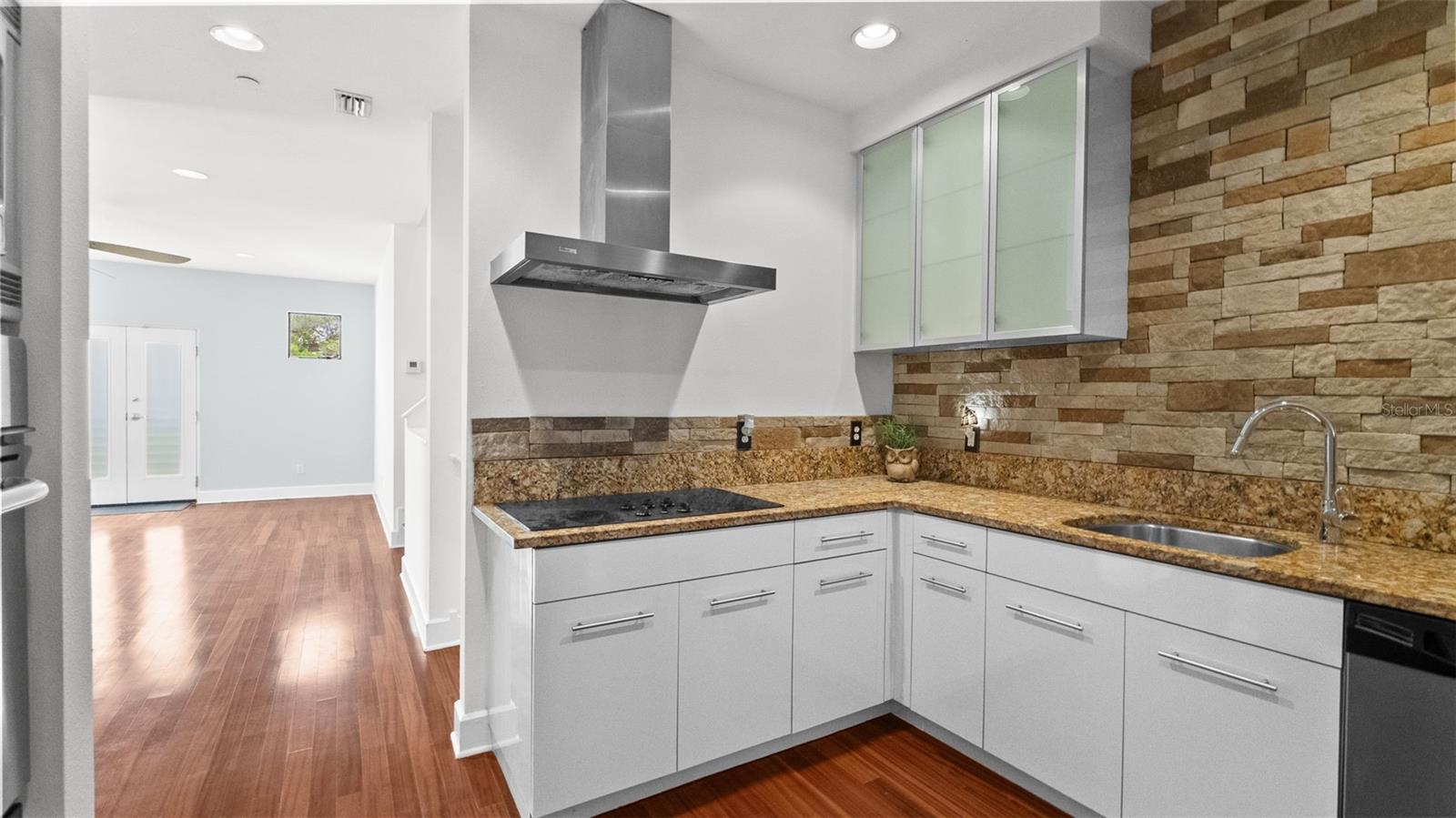 212 S MOODY AVE #2 — photo 12