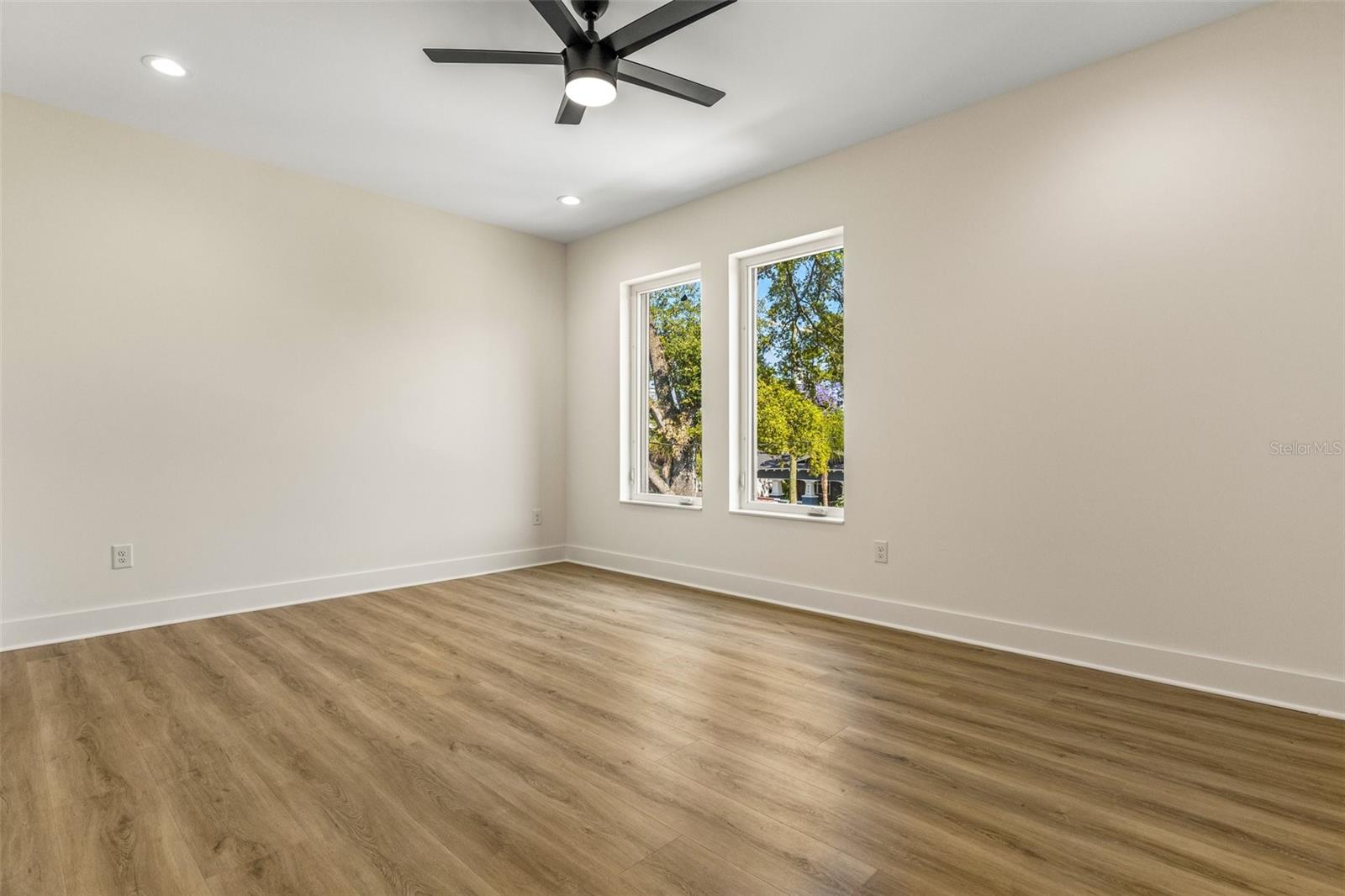 412 W AMELIA AVE #2 — photo 21