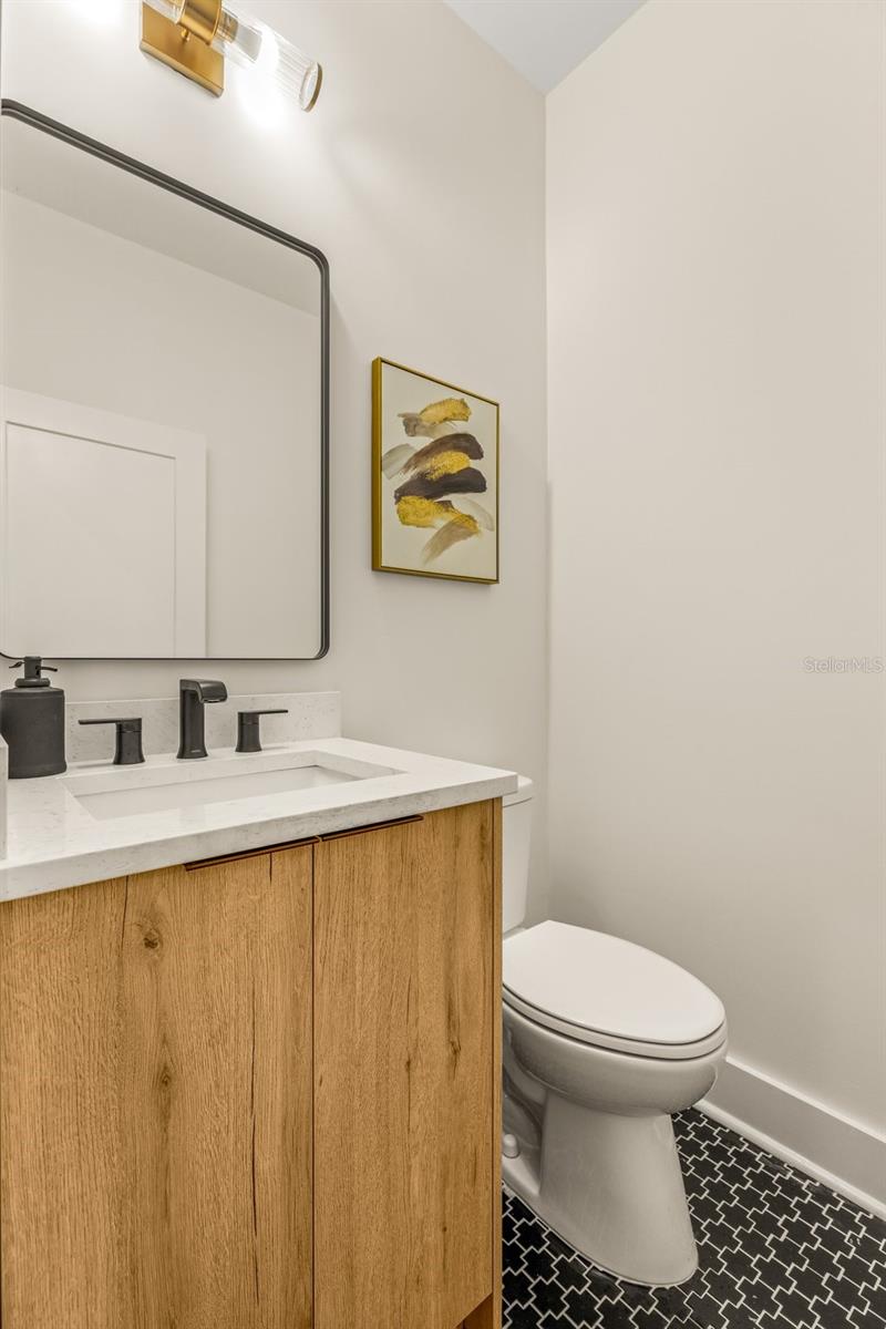 412 W AMELIA AVE #2 — photo 5