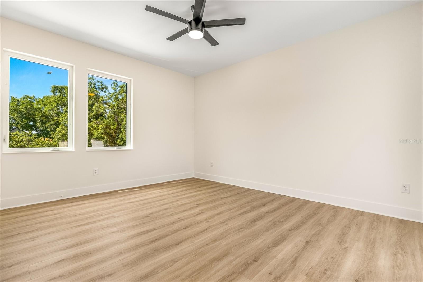 412 W AMELIA AVE #2 — photo 27