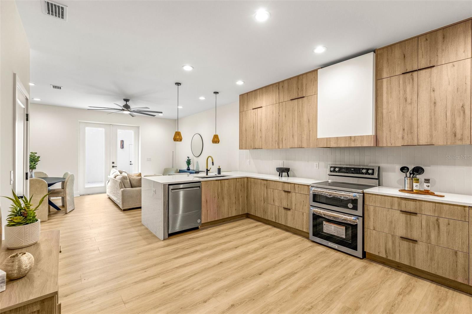 412 W AMELIA AVE #2 — photo 13