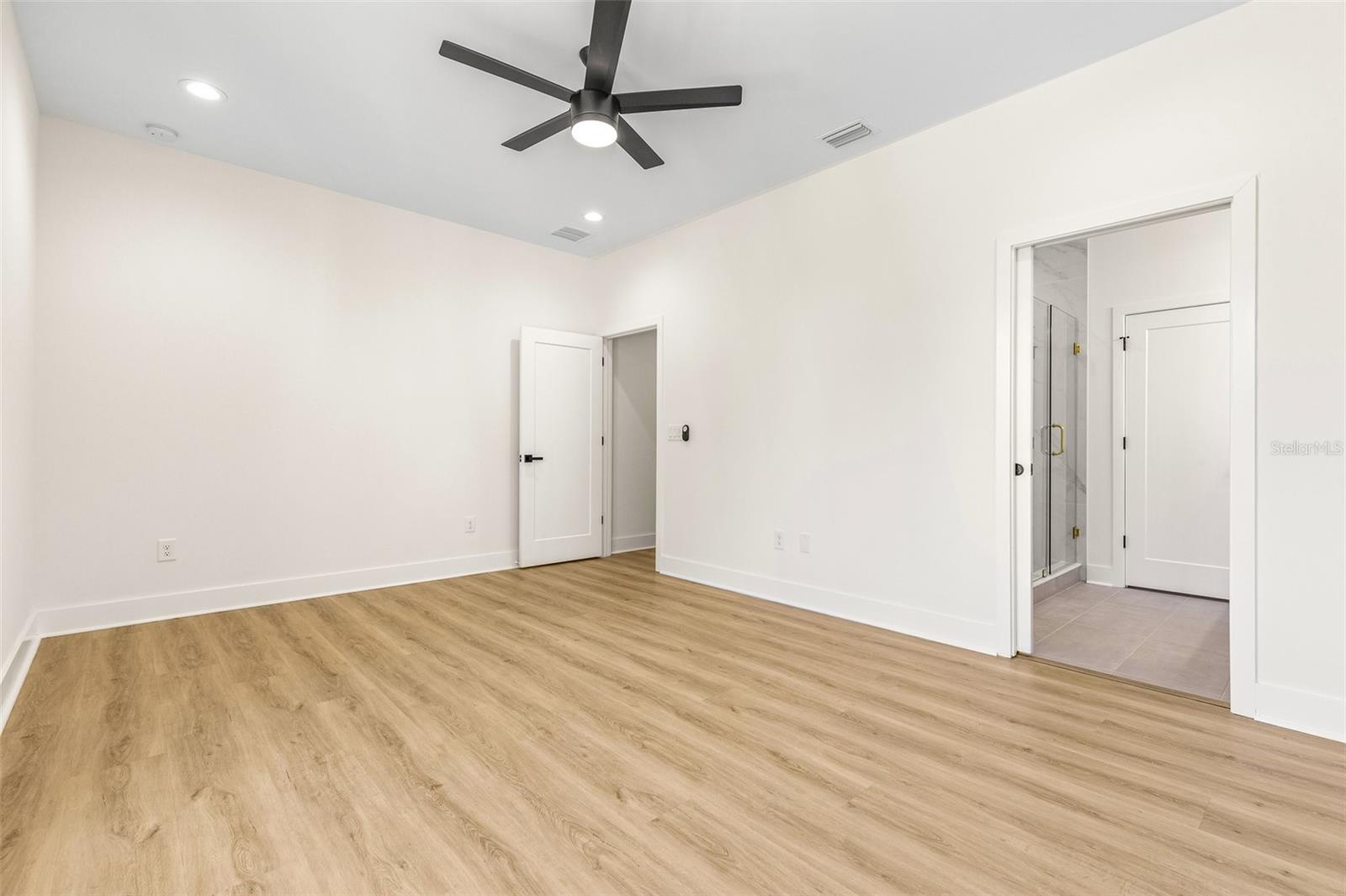 412 W AMELIA AVE #2 — photo 23