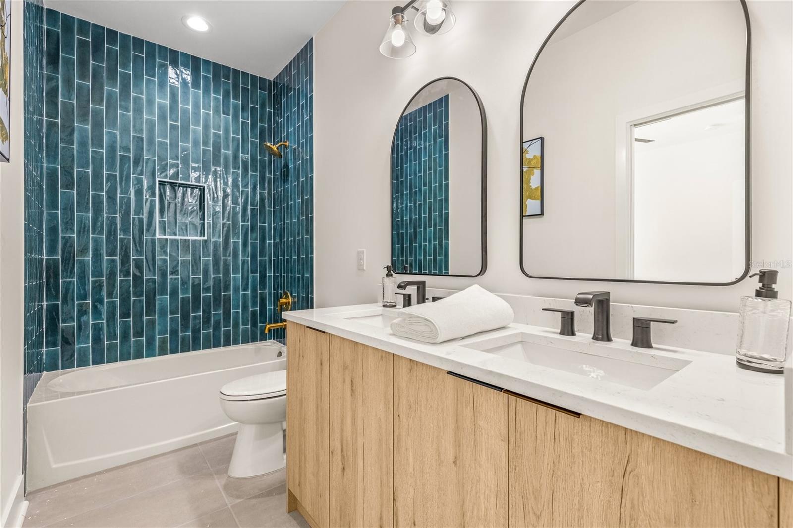 412 W AMELIA AVE #2 — photo 19