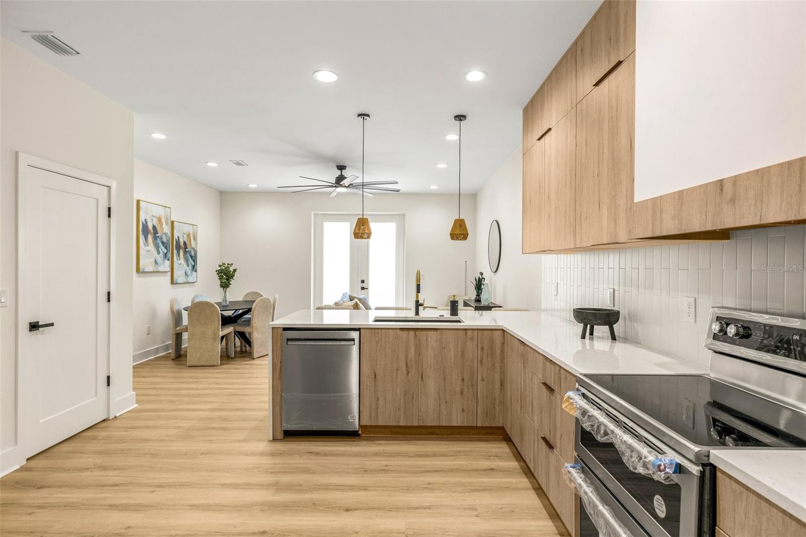 412 W AMELIA AVE #2 — photo 16