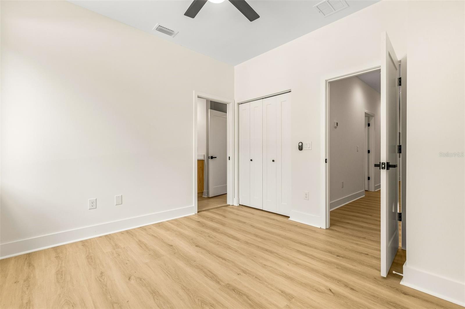 412 W AMELIA AVE #2 — photo 18