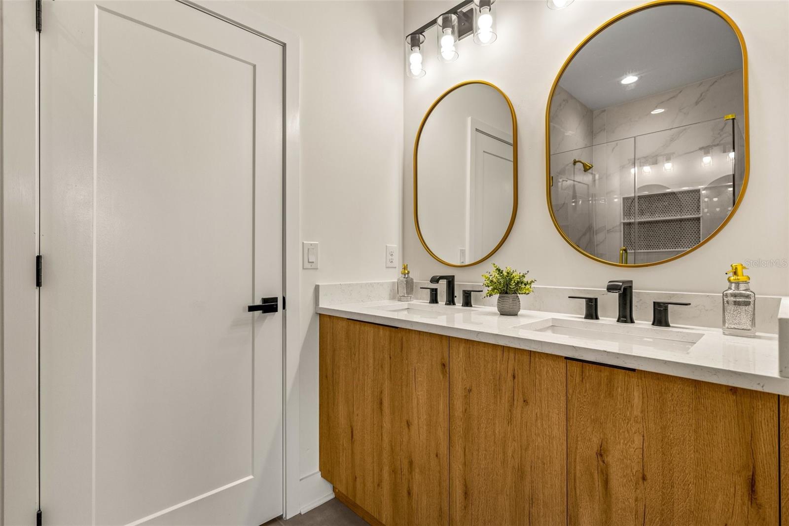 412 W AMELIA AVE #2 — photo 24