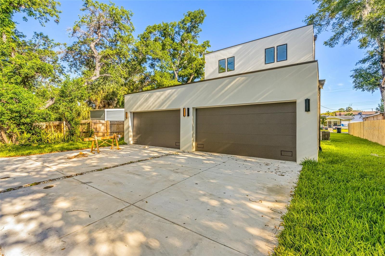 412 W AMELIA AVE #2 — photo 35
