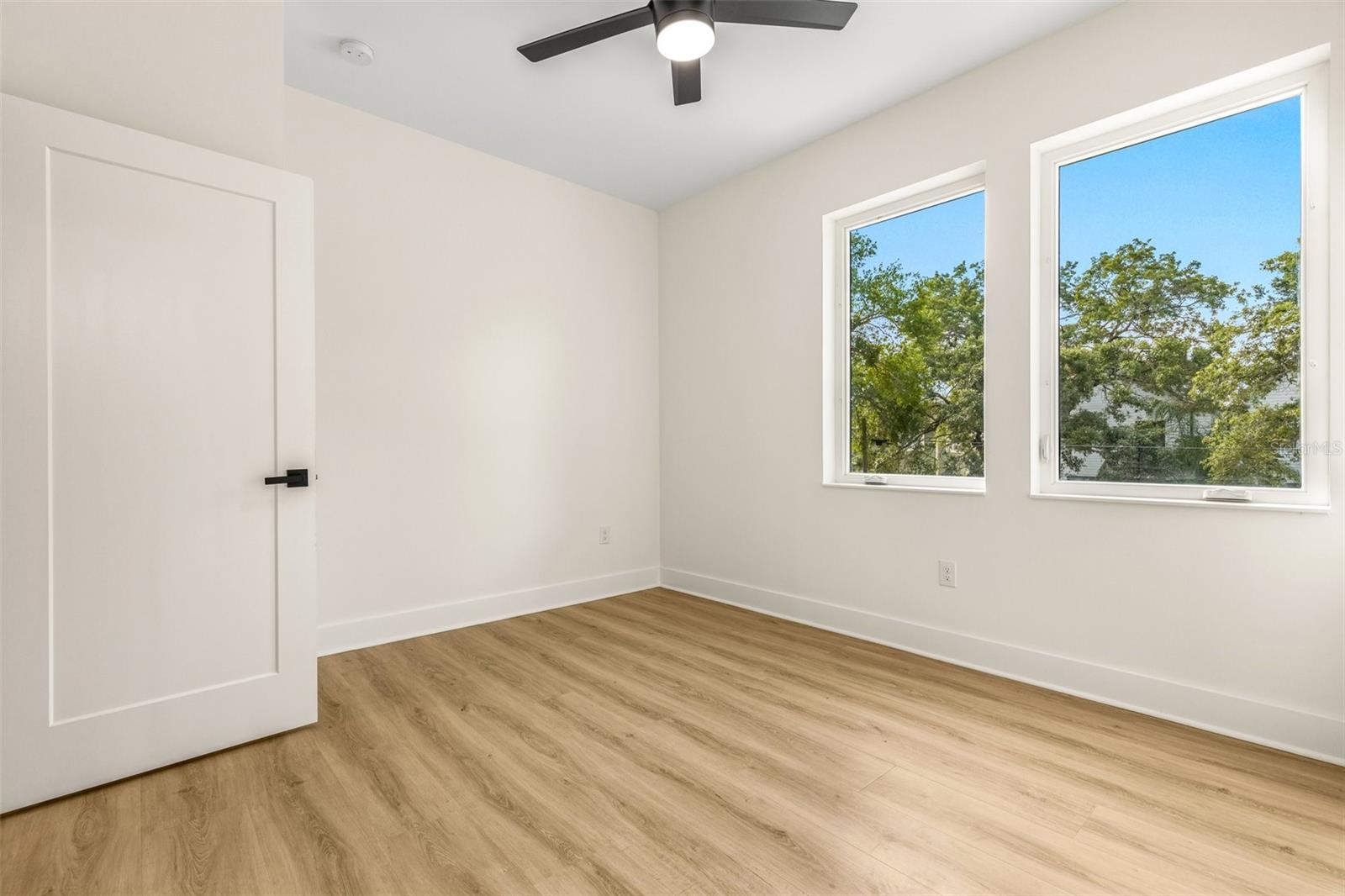 412 W AMELIA AVE #2 — photo 17