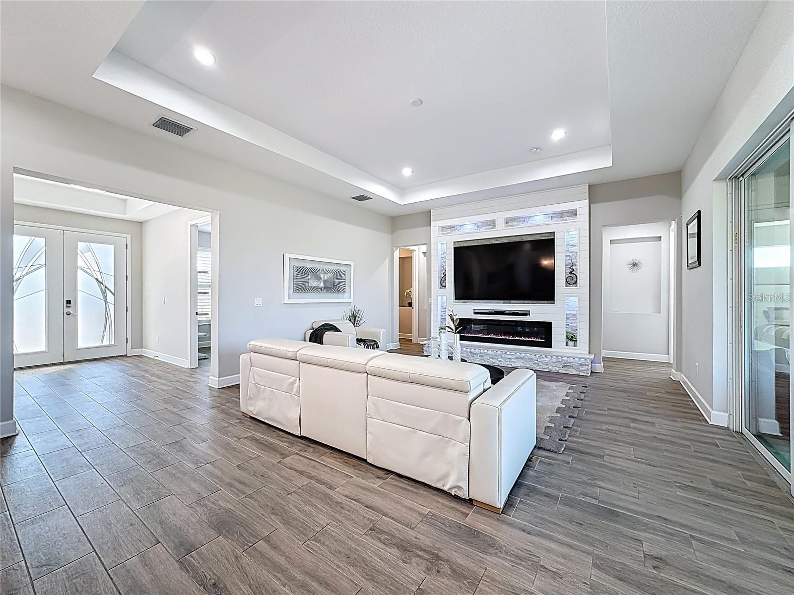 5216 LAKE VENICE DR — photo 34