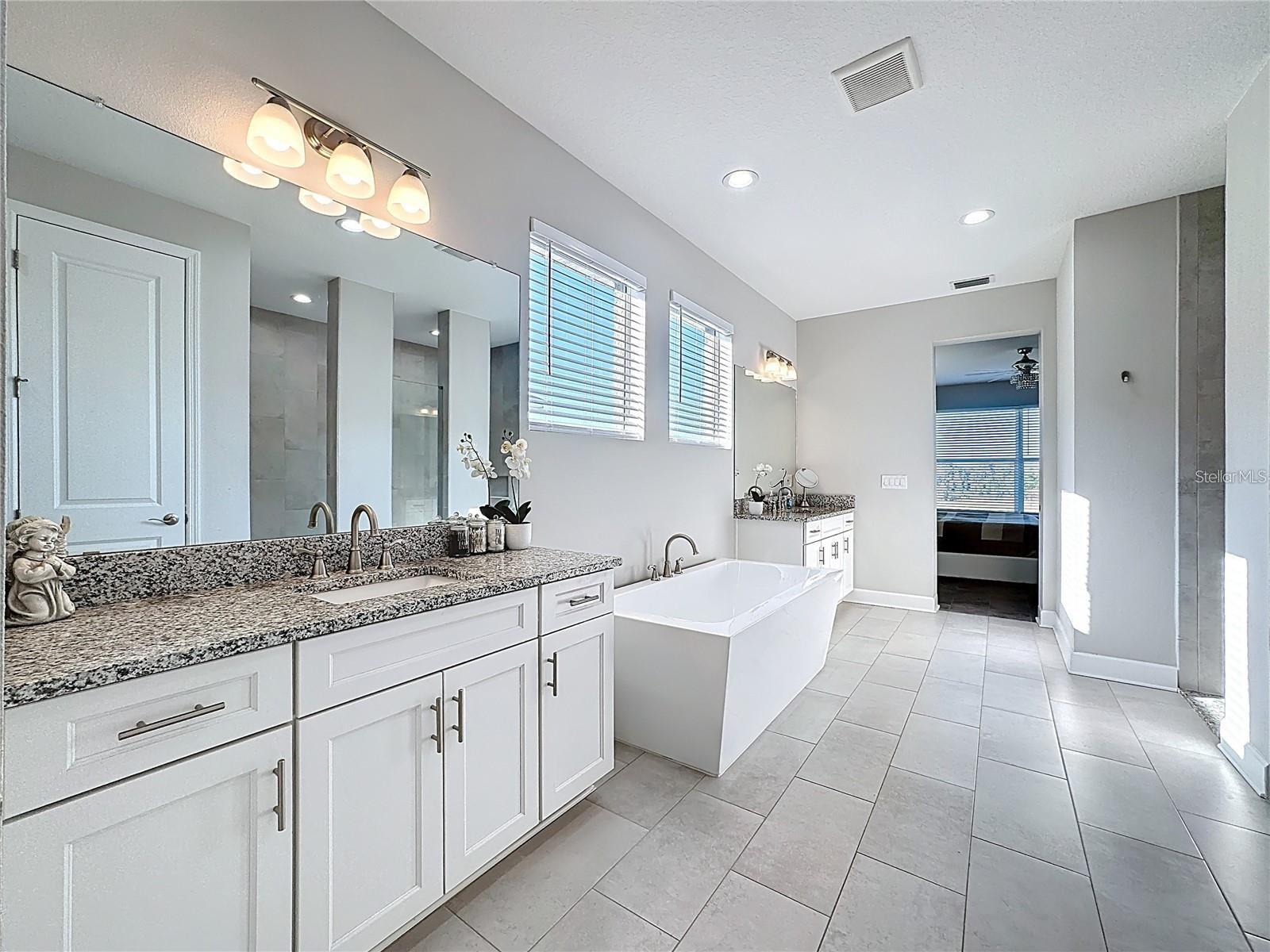 5216 LAKE VENICE DR — photo 19