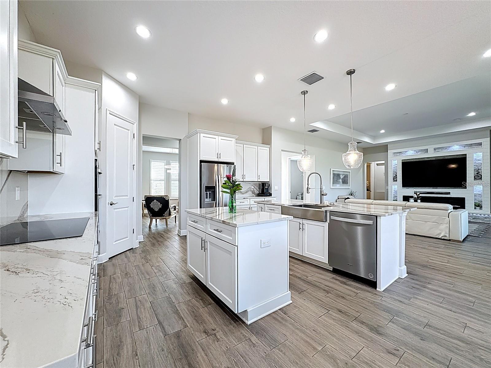 5216 LAKE VENICE DR — photo 32