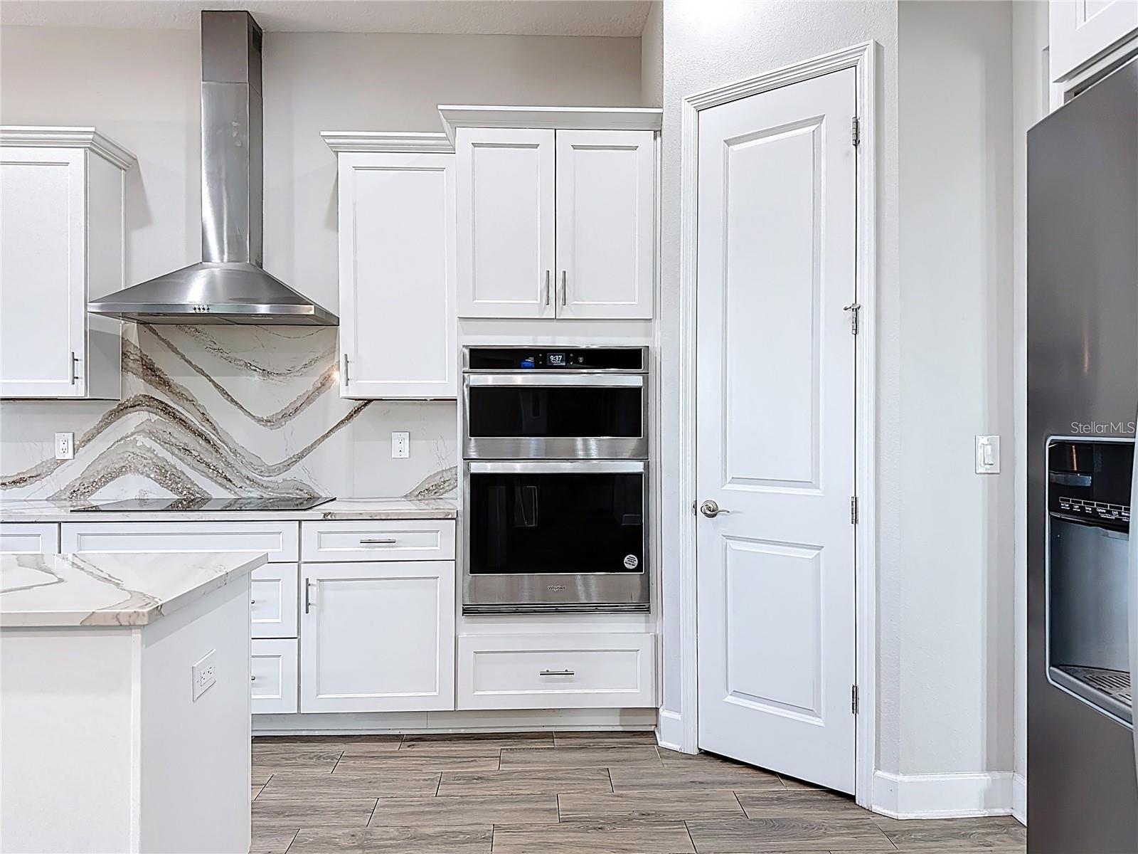 5216 LAKE VENICE DR — photo 2