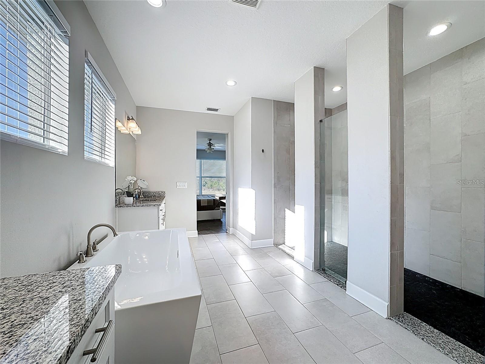 5216 LAKE VENICE DR — photo 23
