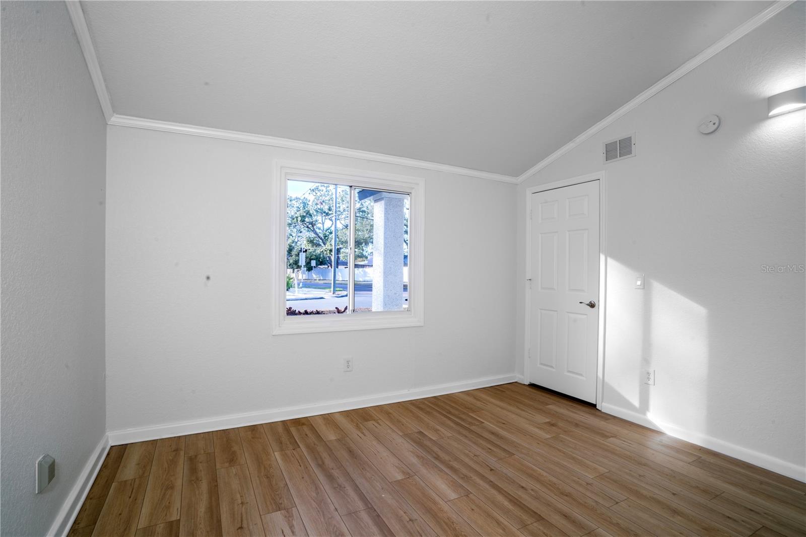 1395 DAVIS RD — photo 9