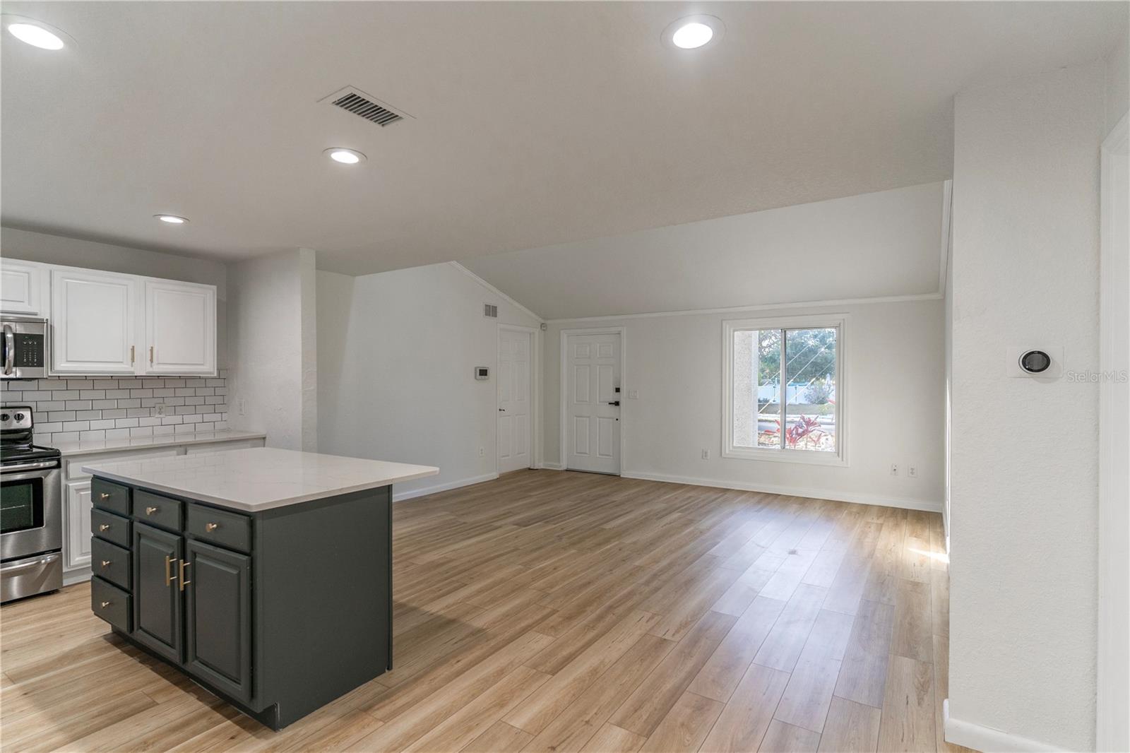 1395 DAVIS RD — photo 19