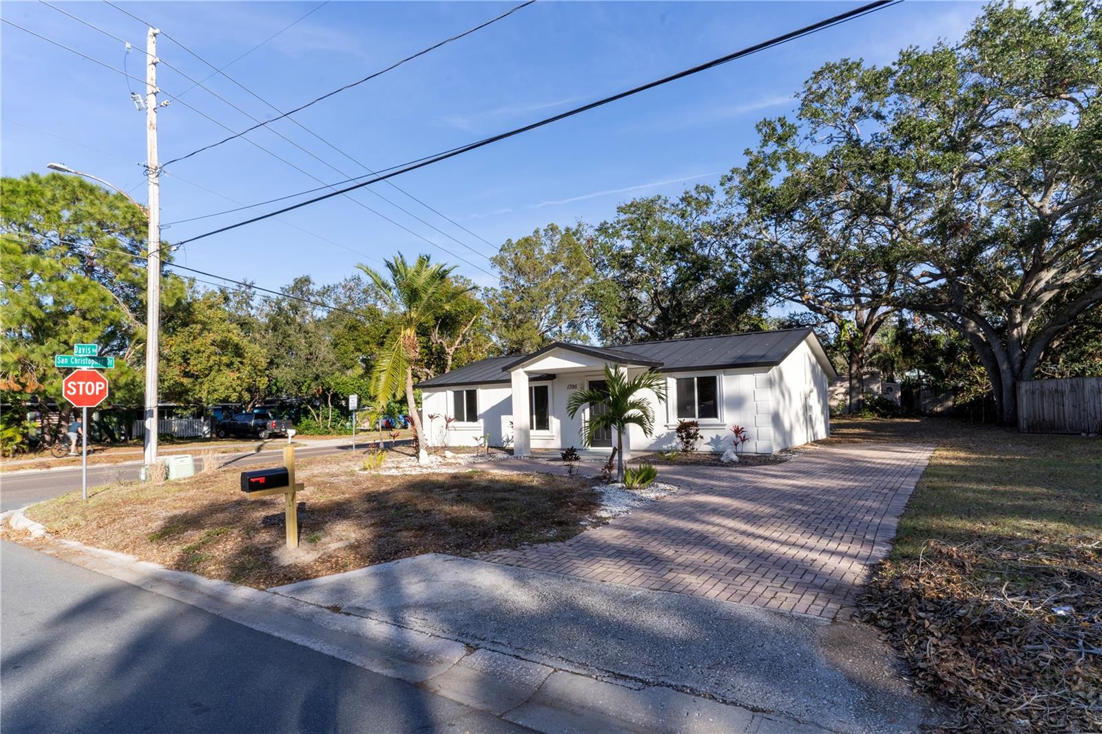 1395 DAVIS RD — photo 2