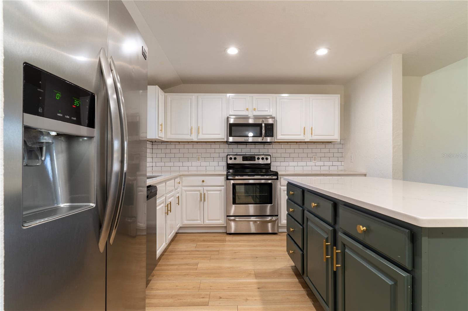 1395 DAVIS RD — photo 17