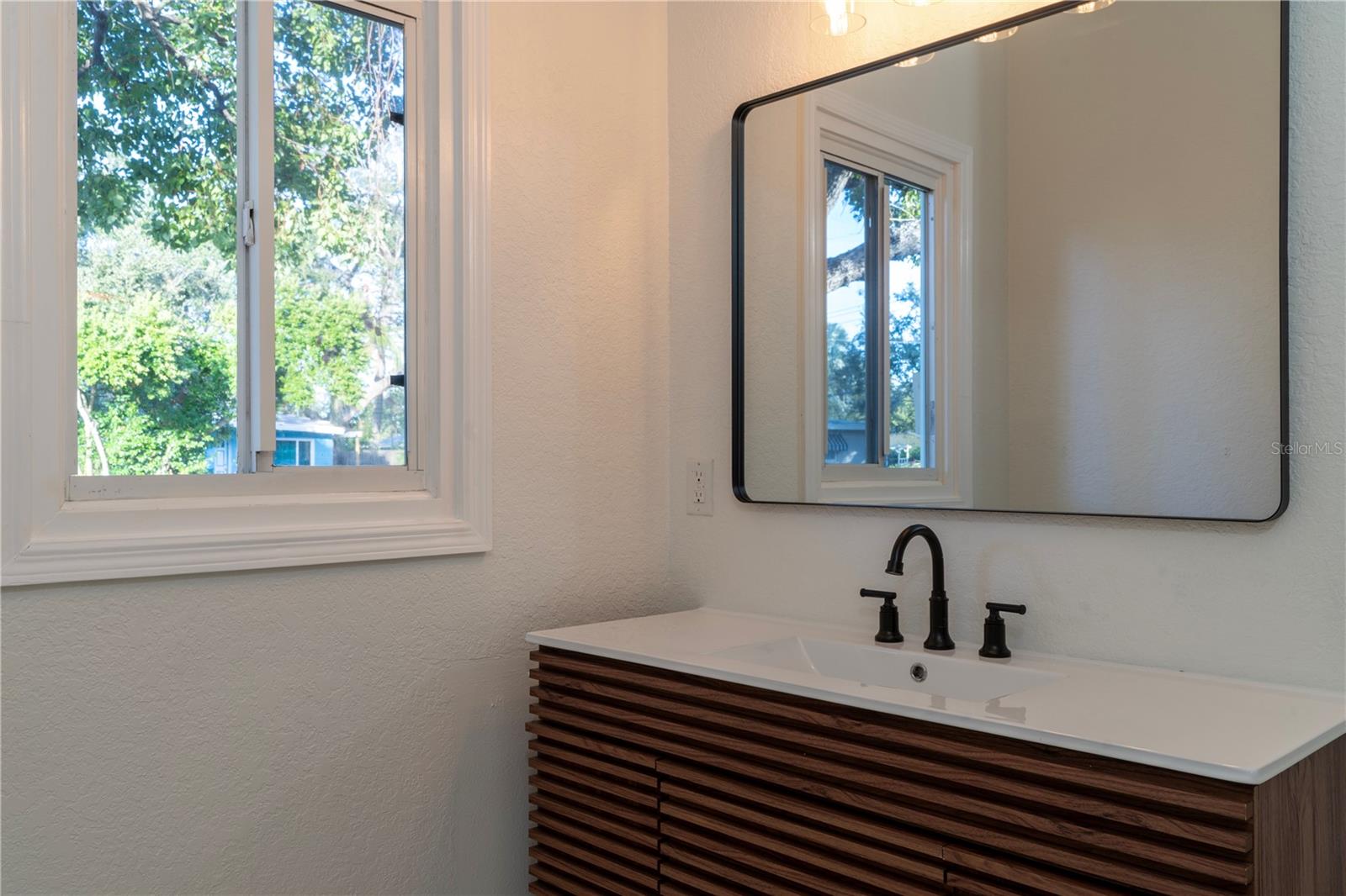 1395 DAVIS RD — photo 23