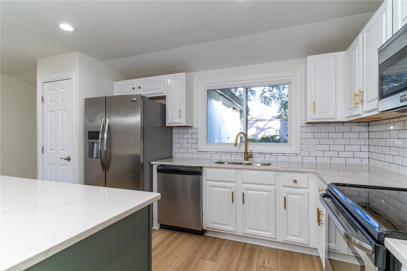 1395 DAVIS RD — photo 18