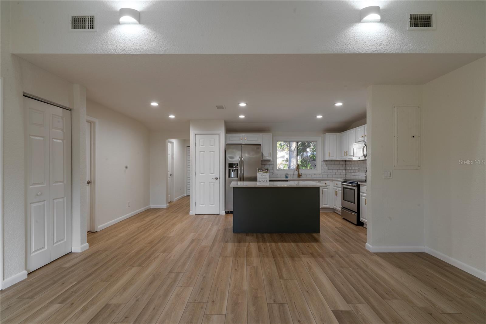 1395 DAVIS RD — photo 15