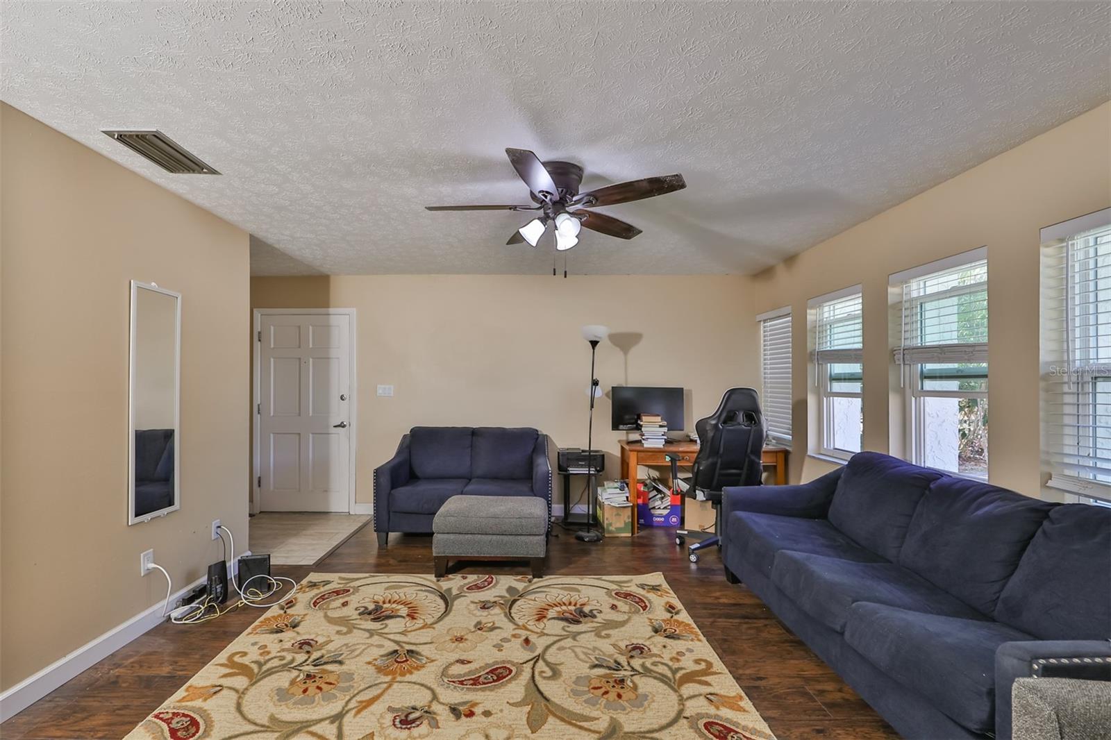 103 N KINGSWAY RD — photo 9