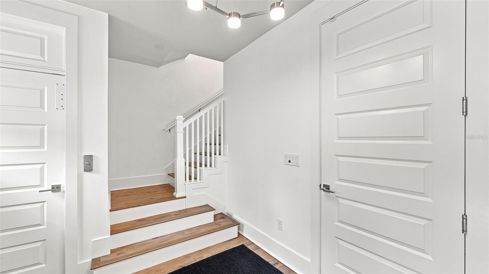 516 LAUREL PARK DR — photo 12