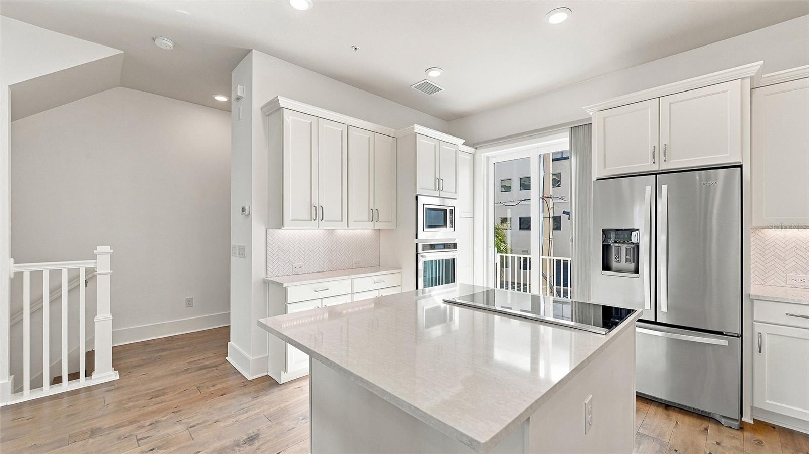 516 LAUREL PARK DR — photo 17