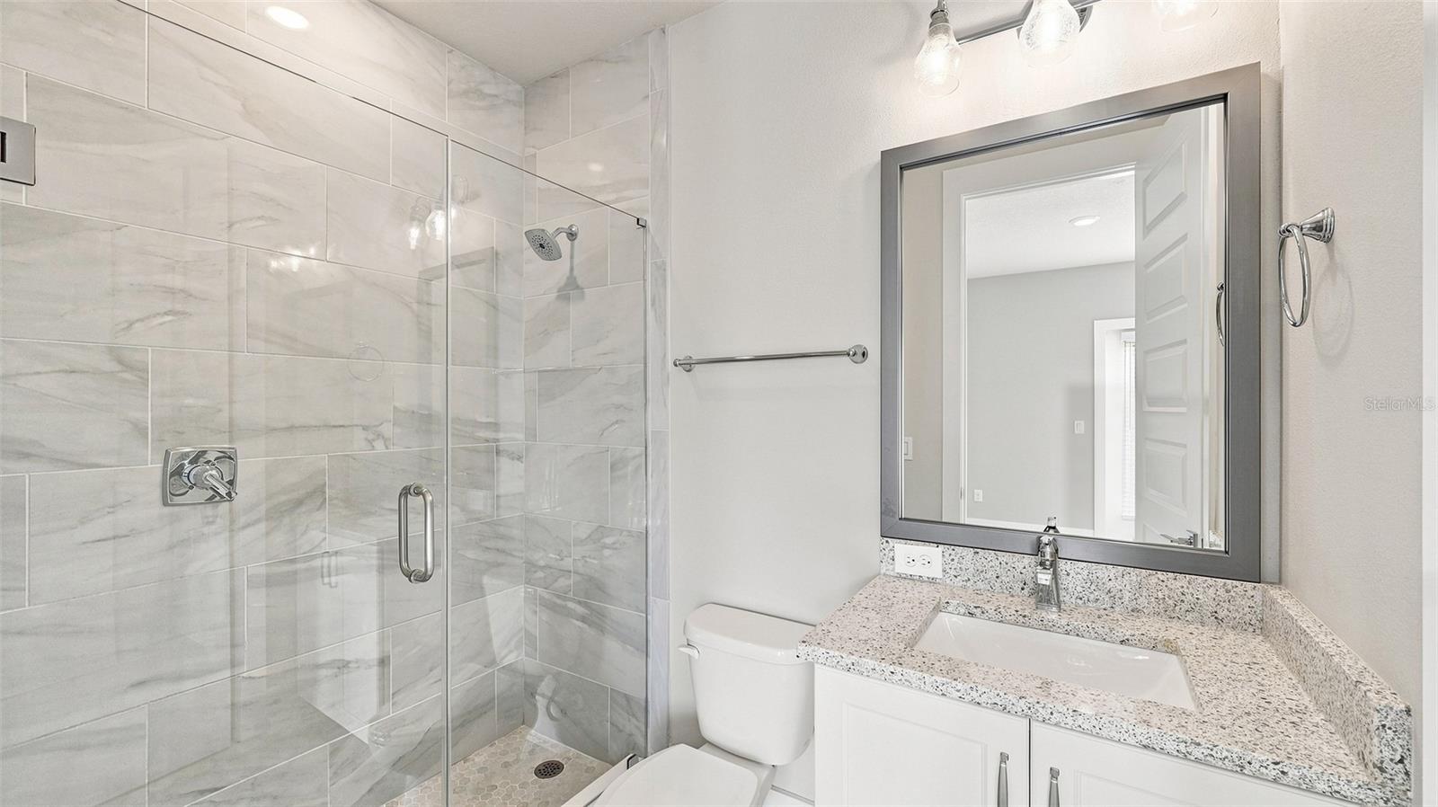 516 LAUREL PARK DR — photo 38